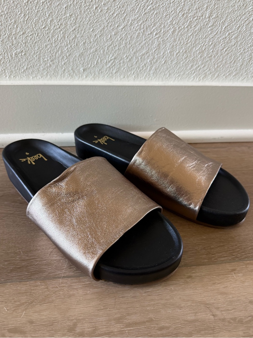 NWOB Beek Anthropologie Black Bronze Leather Pelican Platform Slide Sandals 9